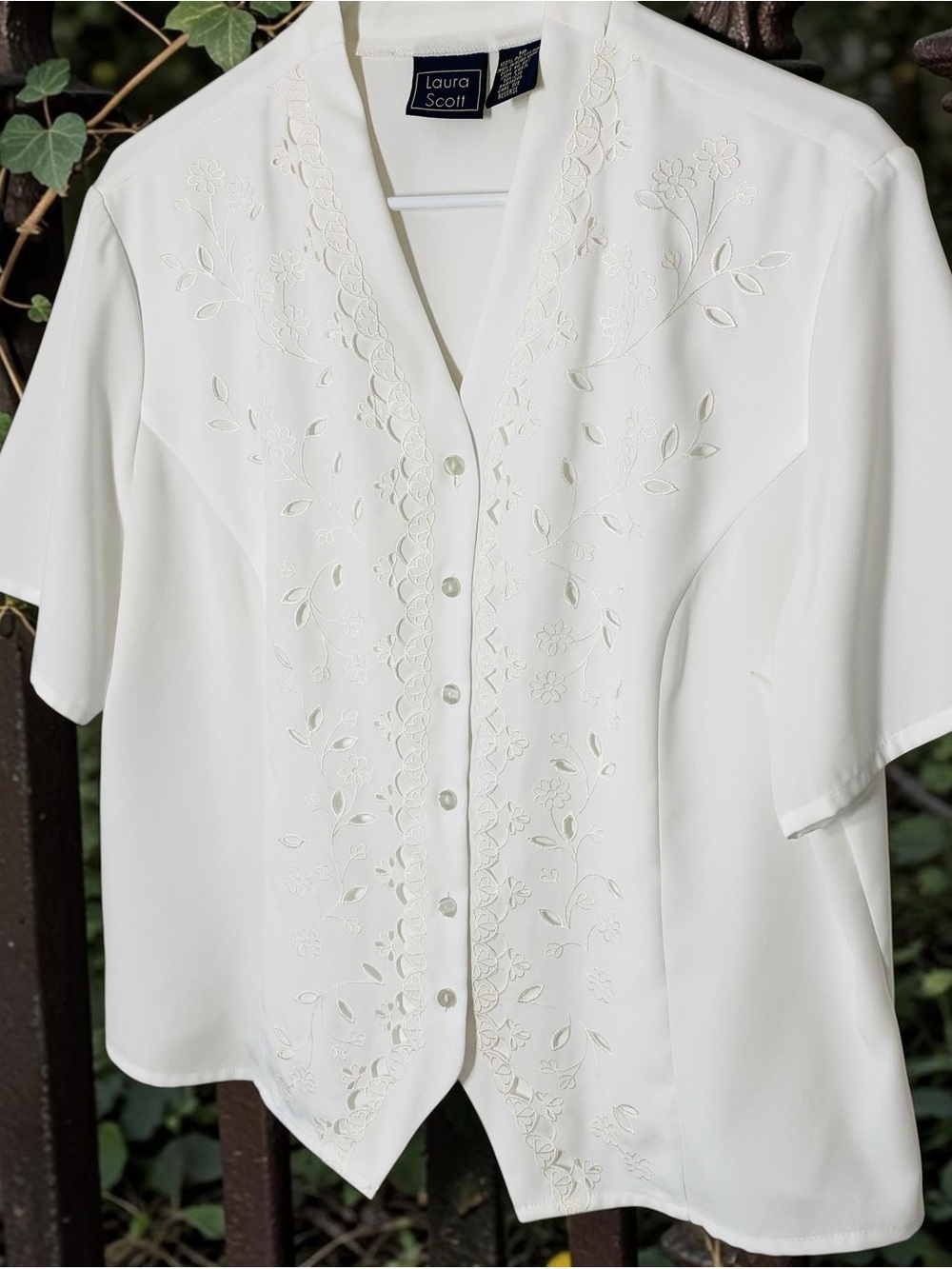 VINTAGE LAURA SCOTT Eyelet Embroidered Blouse - Picture 3 of 8